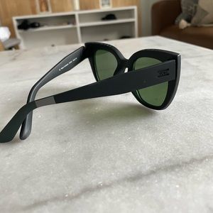 Toms Sun Glasses